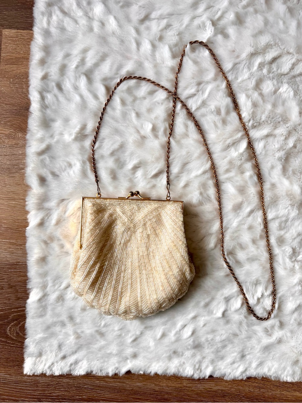 Vintage White Cream Beaded Clam Shell Clutch Purse Chain Clasp Evening Bag